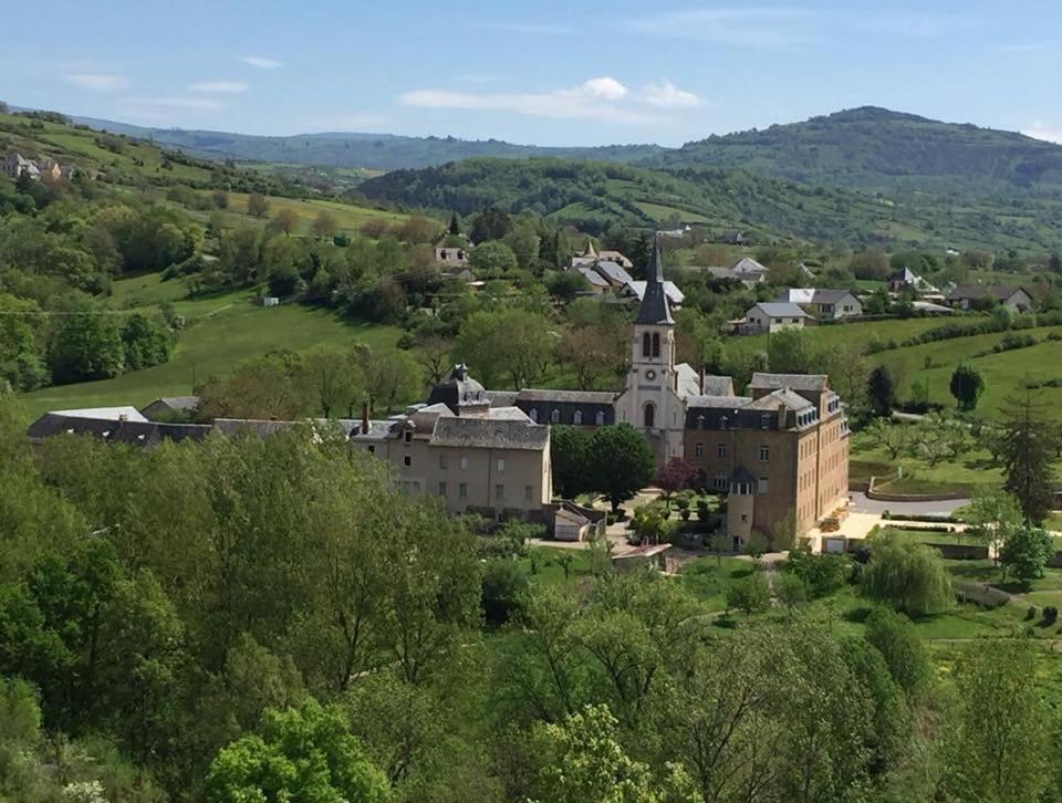 Accueil Du Couvent De Malet Hotel Saint-Côme-dʼOlt Kültér fotó